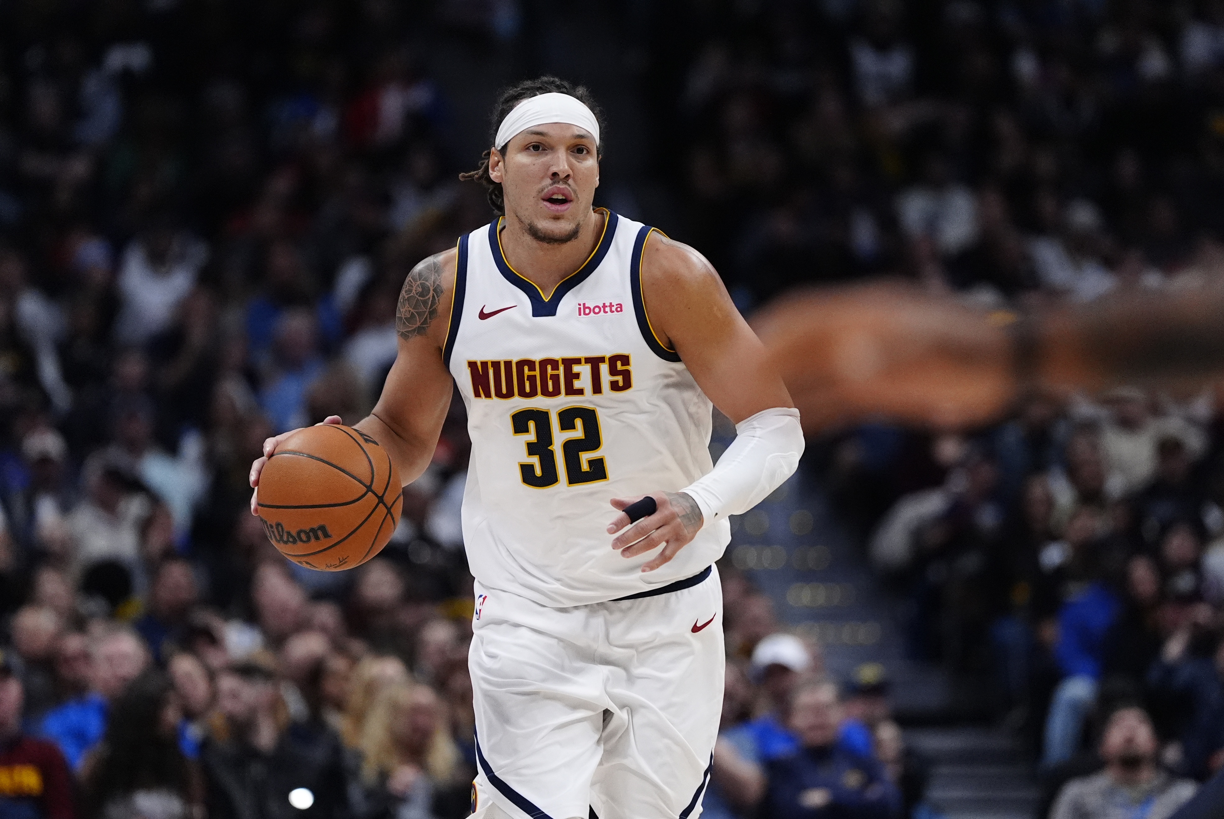 问鼎娱乐-逐渐找状态！阿隆·戈登出战29分钟 15中6砍下16+8&amp;填满数据栏