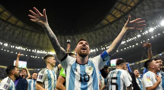 问鼎娱乐-决胜点球前梅西望天祈祷：来吧迭戈，保佑我们！