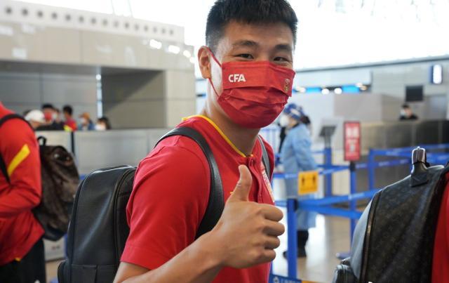 问鼎娱乐-傅亚雨：足协冤大头？国足没戏了？